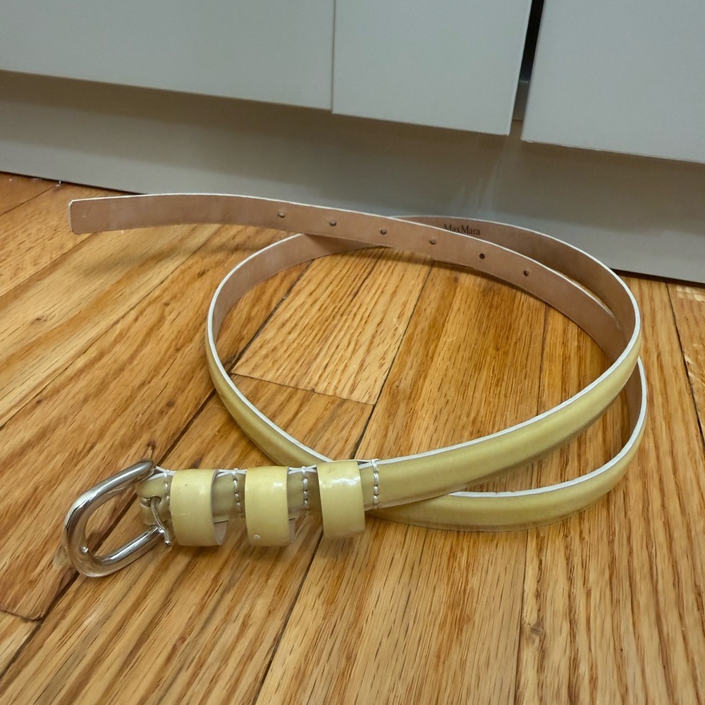 Max Mara Large Vintage Butter Light Yellow Patent Leather Thin Belt Silver